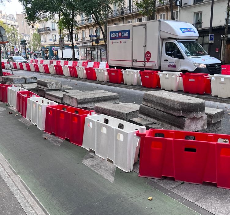 ManBTP Paris sur un chantier de voie de bus boulevard Magenta à Paris